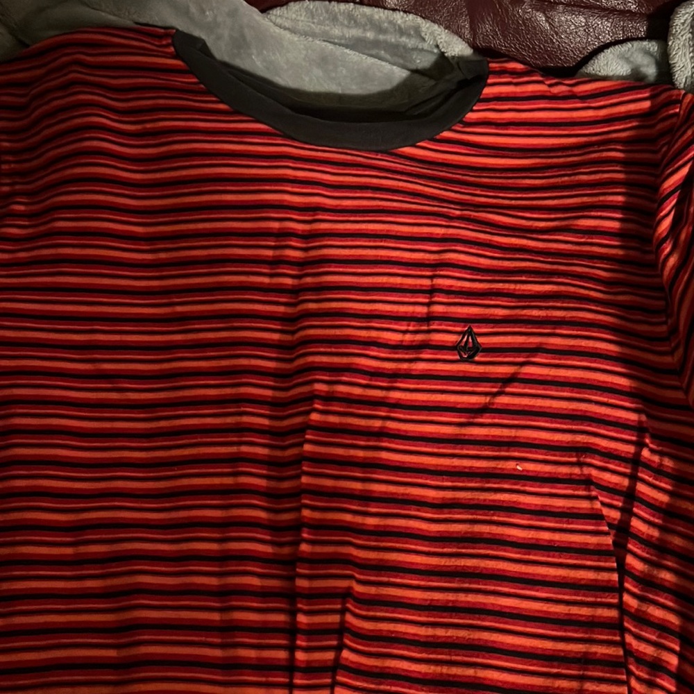 really soft short sleeved t shirt, red orange and black striped